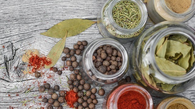 spices whole and ground