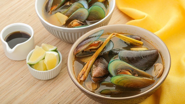 tom yum with mussels
