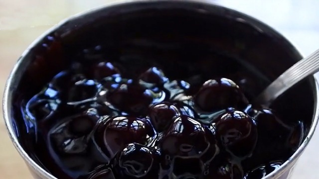 blueberry pie filling in a can 