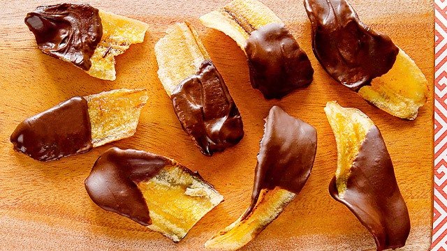 banana chips dipped in melted chocolate