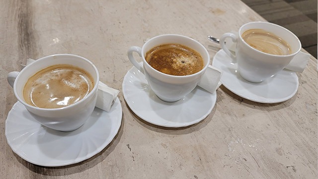 From left to righ: cappuccino, black coffee, latte.