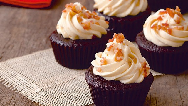 bacon chocolate cupcakes with maple butter frosting