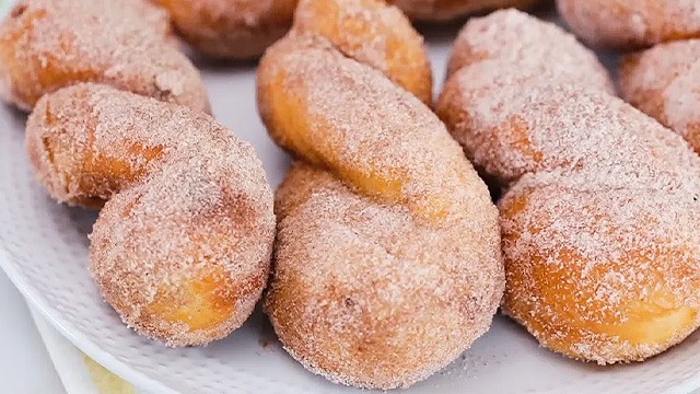 bicho bicho or Filipino doughnut twists