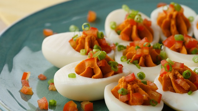 spicy deviled eggs using hard boiled eggs recipe image