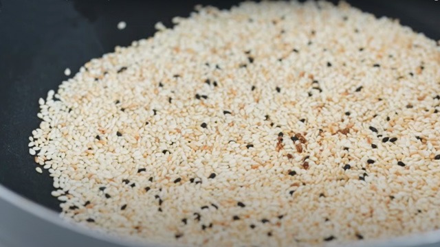 lightly toasted white and black sesame seeds 